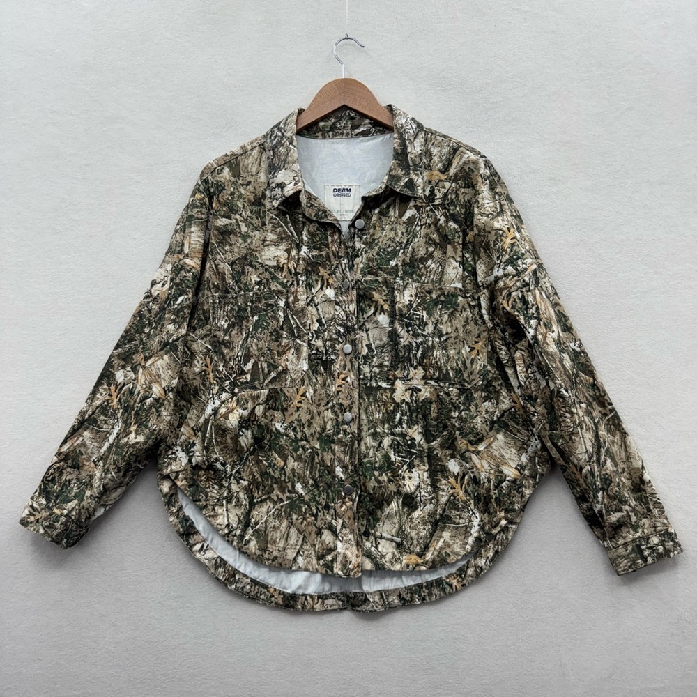 Denim Obsessed Women’s Large Green Camo Long Sleeve Shirt Jacket